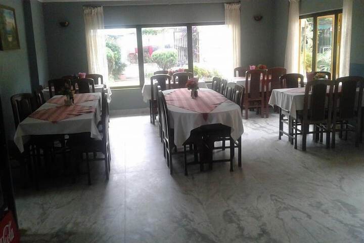 Dining 2 of 3
