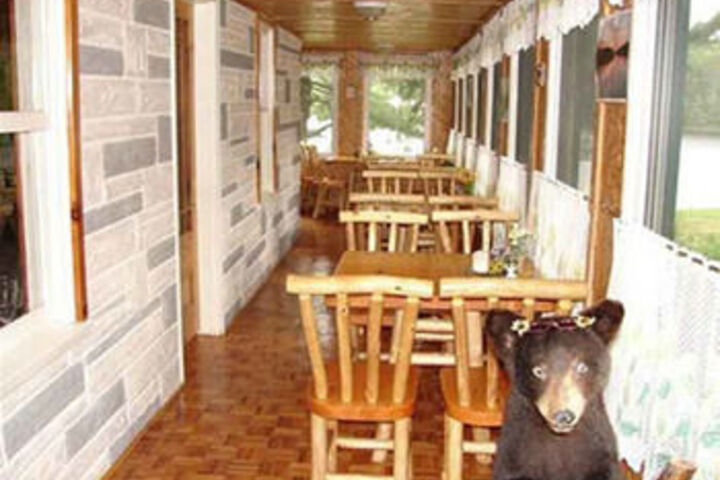 Dining 26 of 27