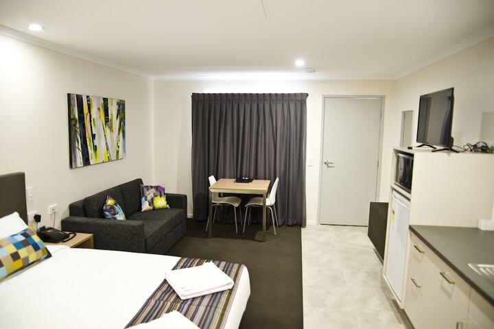 Room 10 of 37