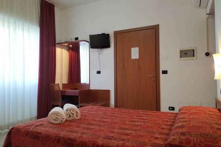 Room 5 of 15