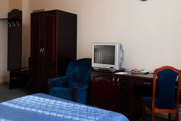 Room 3 of 118