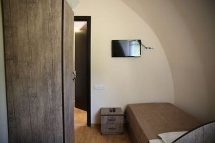 Room 10 of 25