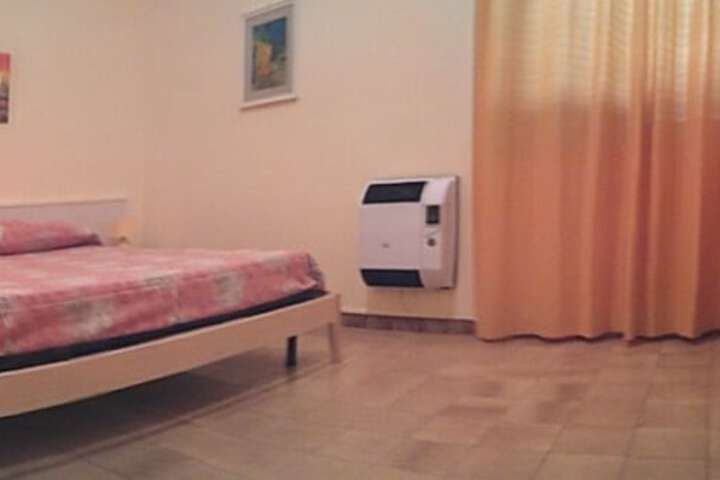 Room 5 of 32