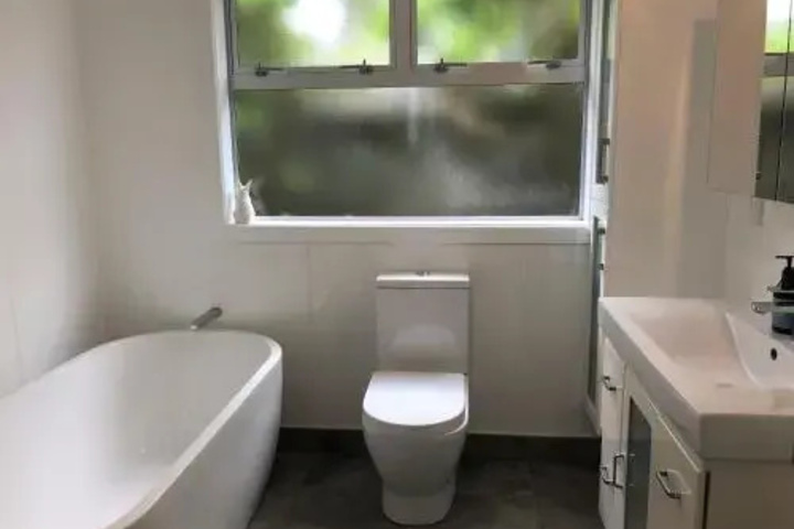Room 6 of 10