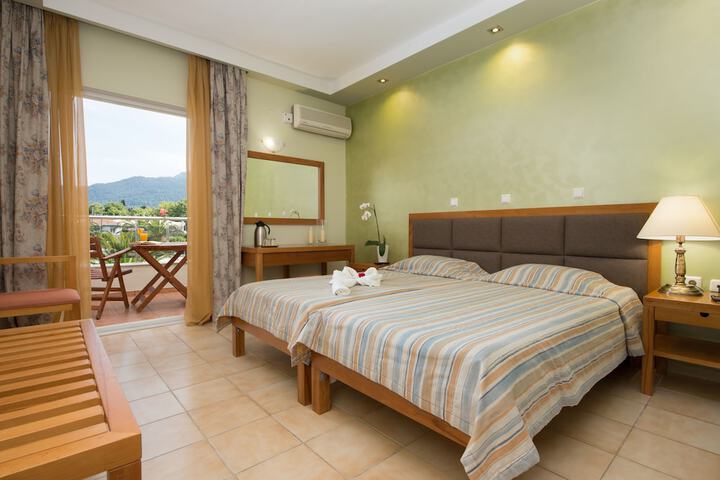 Room 2 of 65