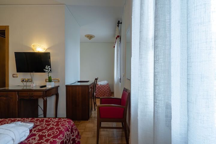 Room 26 of 73