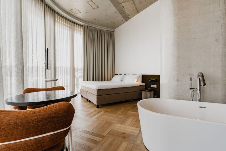 Room 21 of 115
