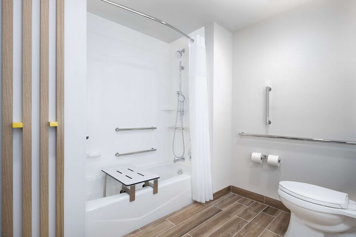 2 Queen Beds Hearing Accessible (4 of 7)