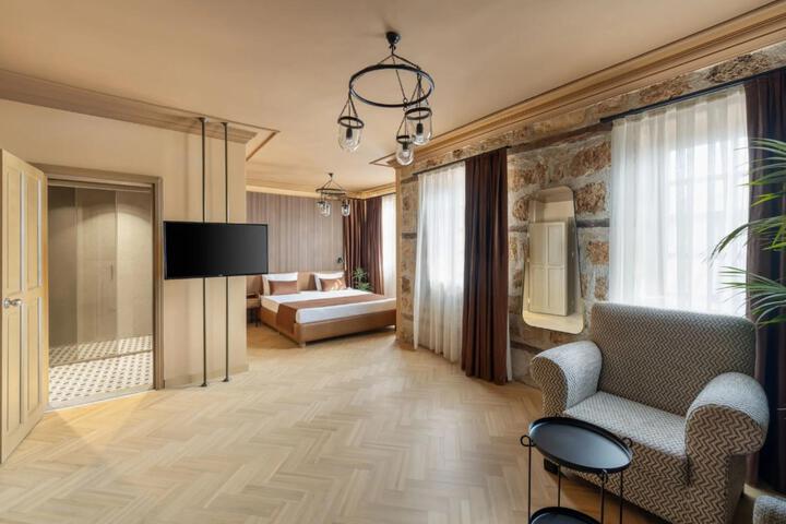 Room 37 of 60