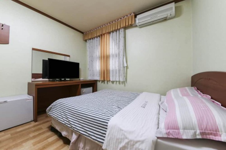 Room 5 of 29