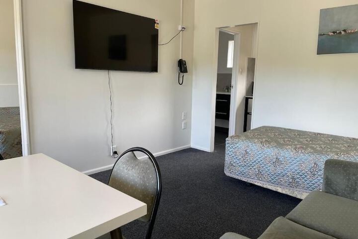 Room 17 of 34