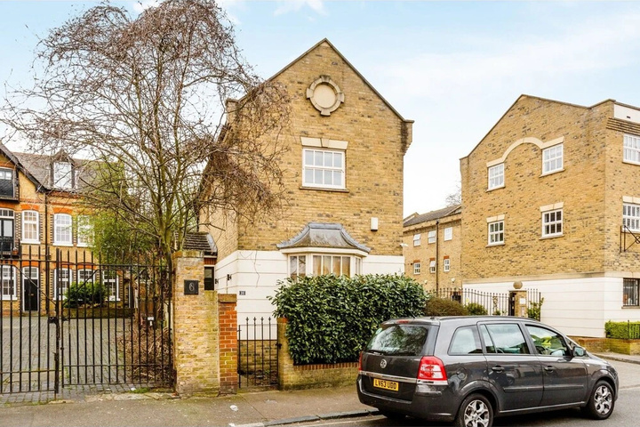 Amazing Detached House in Trendy Peckham