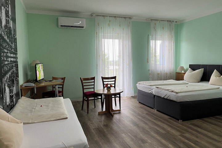 Room 6 of 38