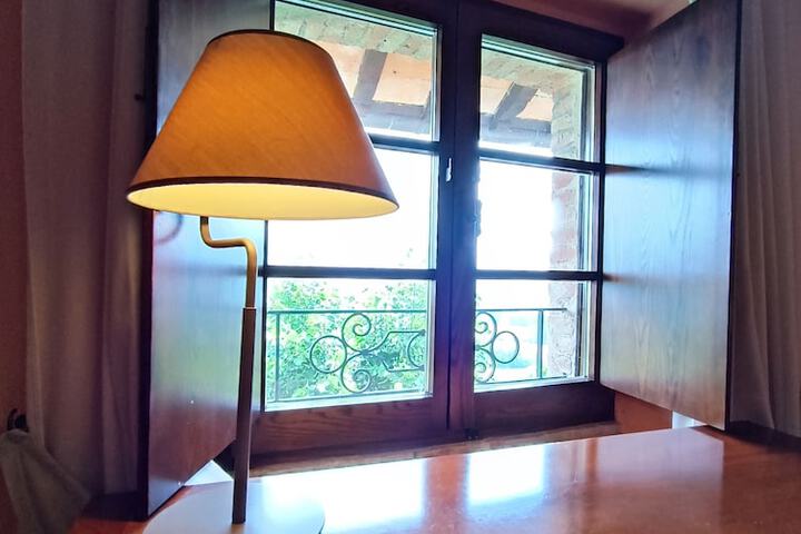 Room 53 of 300