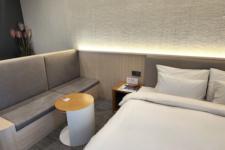 Room 81 of 219