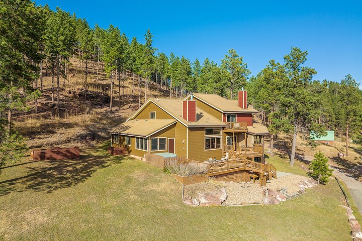 Photo of Peaceful Pines 5 BR Home with Jacuzzi