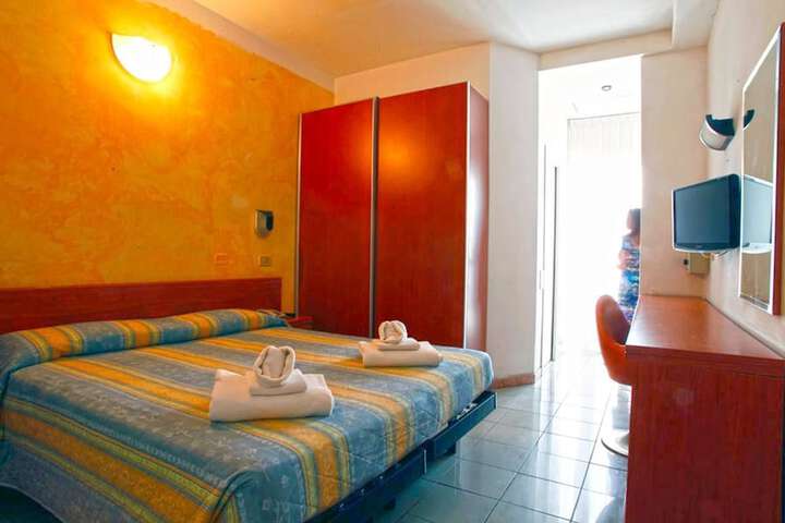 Room 5 of 27