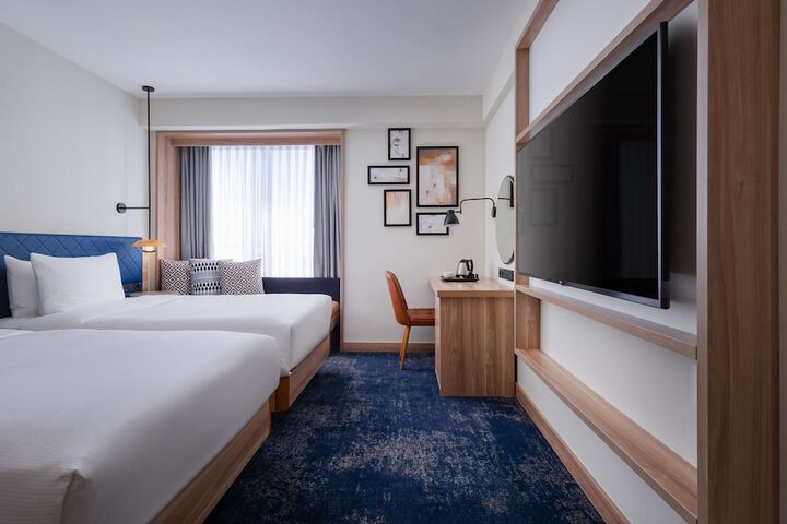 Room 27 of 141