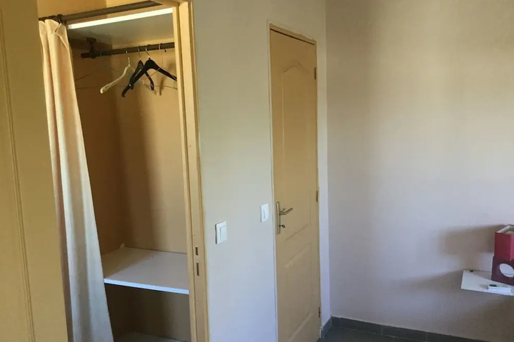 Room 4 of 13