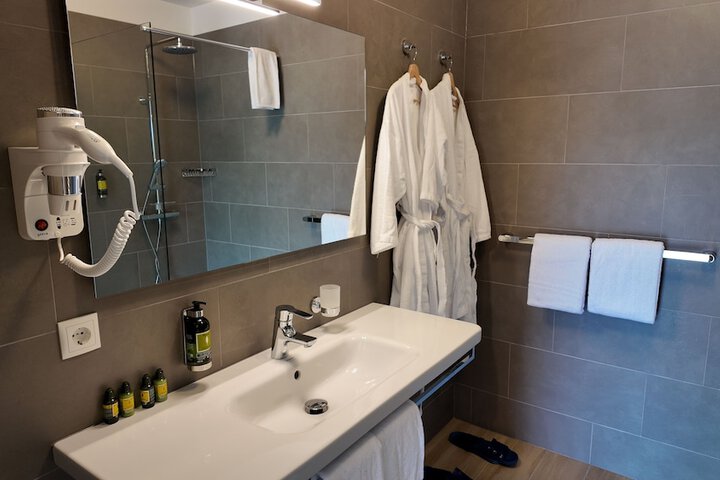 Room 15 of 40