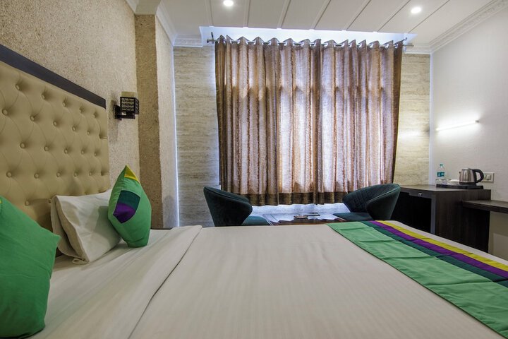 Room 10 of 29