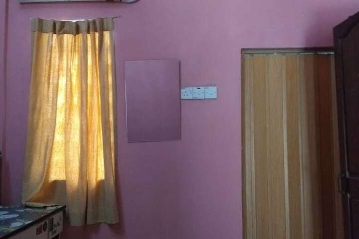 Room 14 of 18