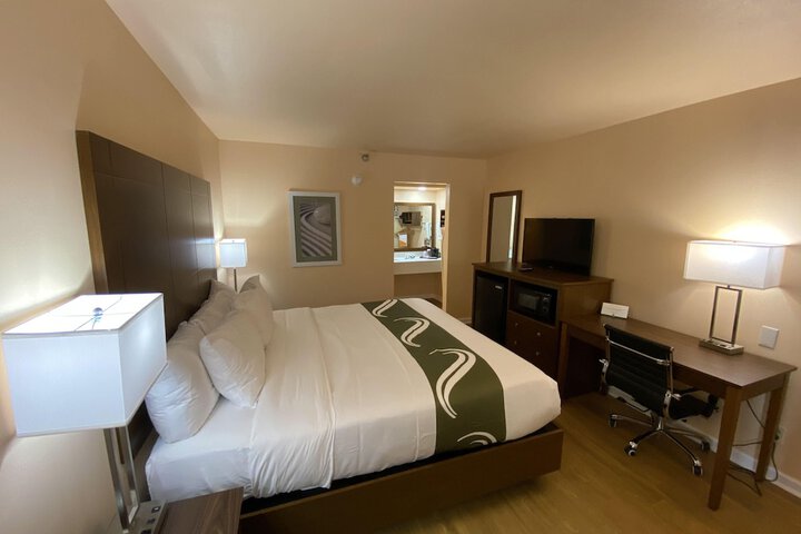 1 King Bed (6 of 13)