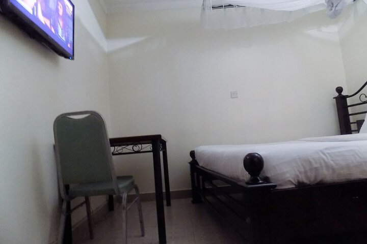 Room 11 of 22