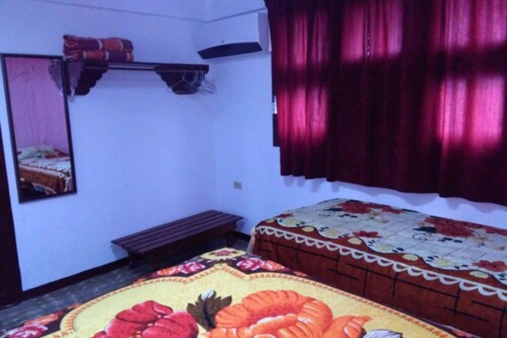 Room 7 of 12