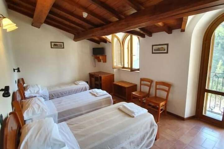 Room 3 of 28
