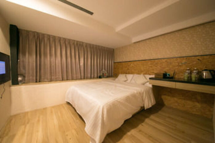 Room 9 of 9