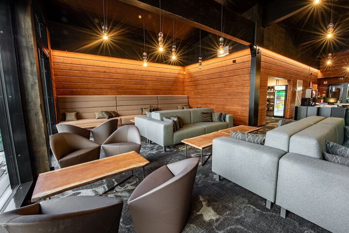 Lobby lounge