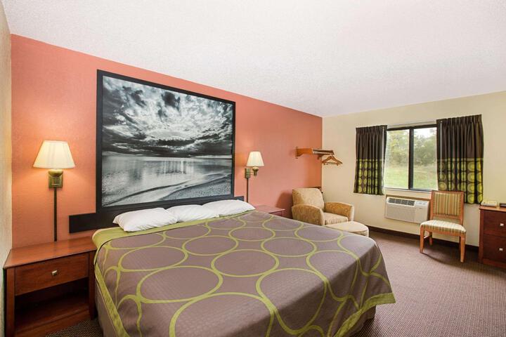 1 King Bed (3 of 16)