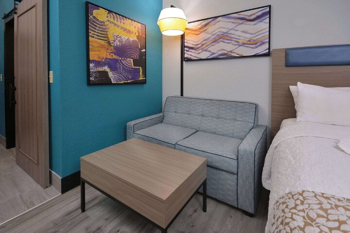 2 Queen Beds (15 of 38)
