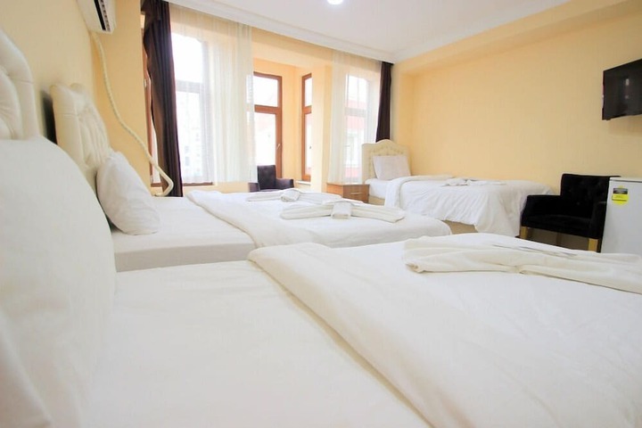 Room 8 of 14