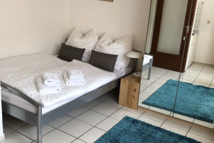 Room 4 of 16
