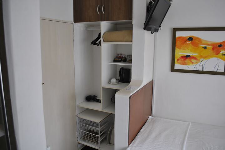 Room 6 of 109