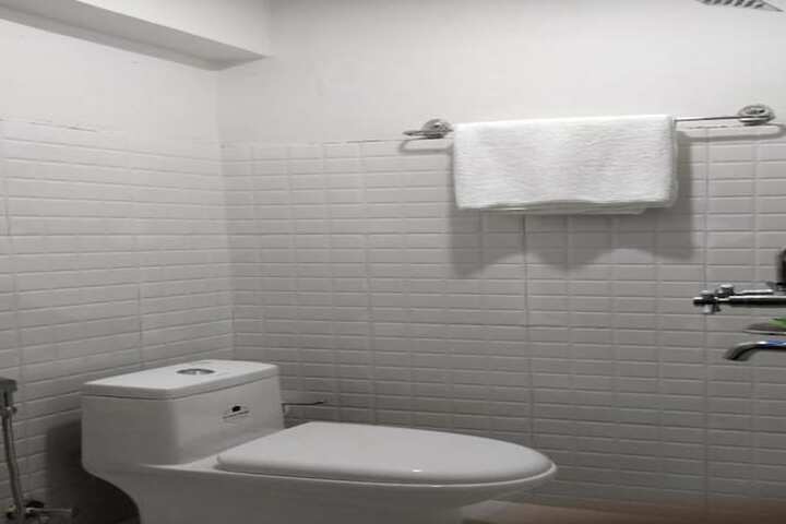 Room 9 of 12