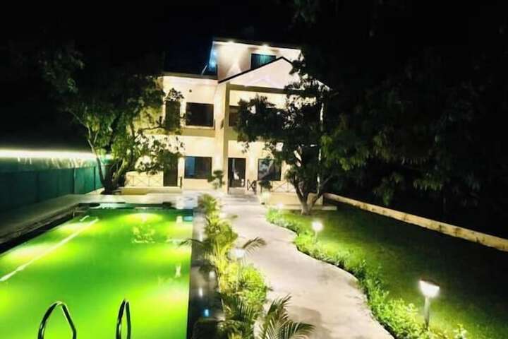 Pool 9 of 15