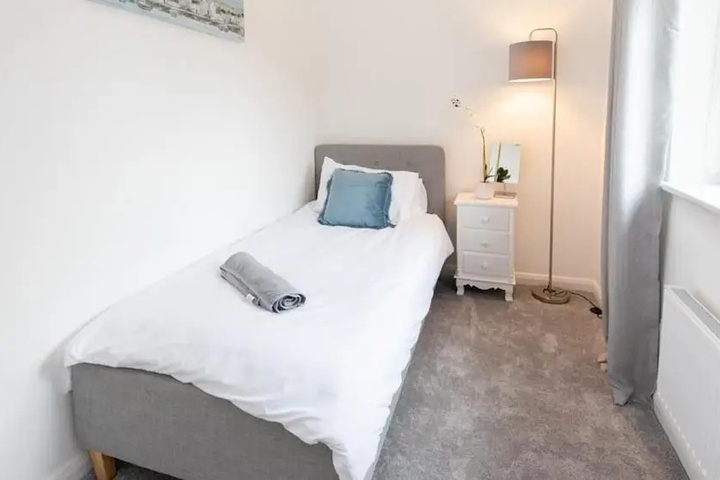 Room 2 of 11