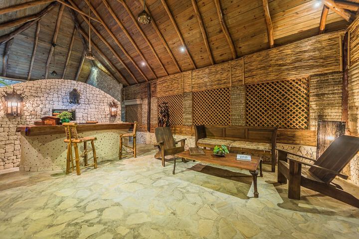 Concierge desk