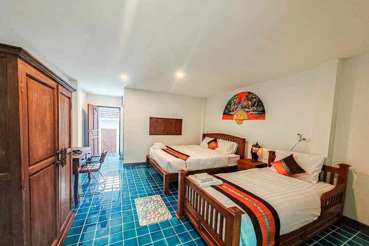 Room 2 of 20