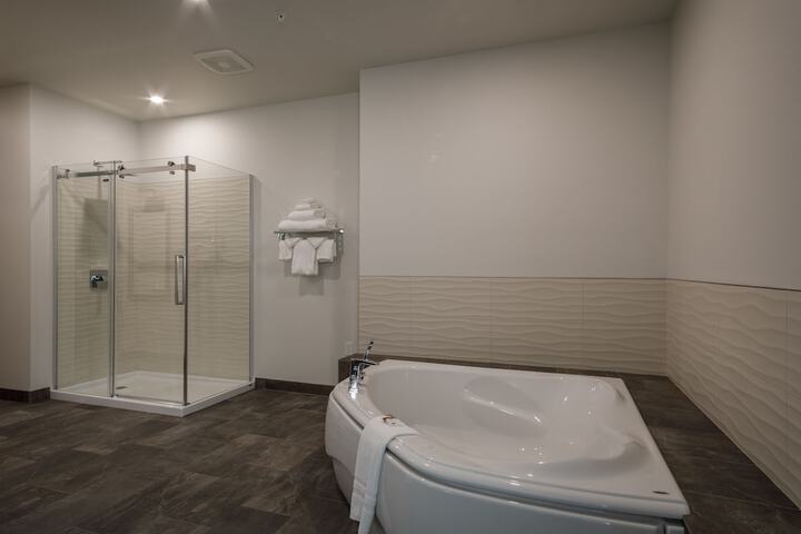 Jetted tub