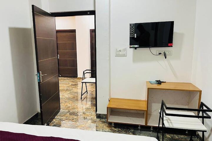Room 9 of 25