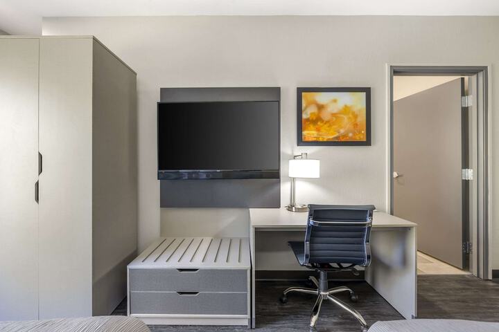 2 Queen Beds (4 of 10)