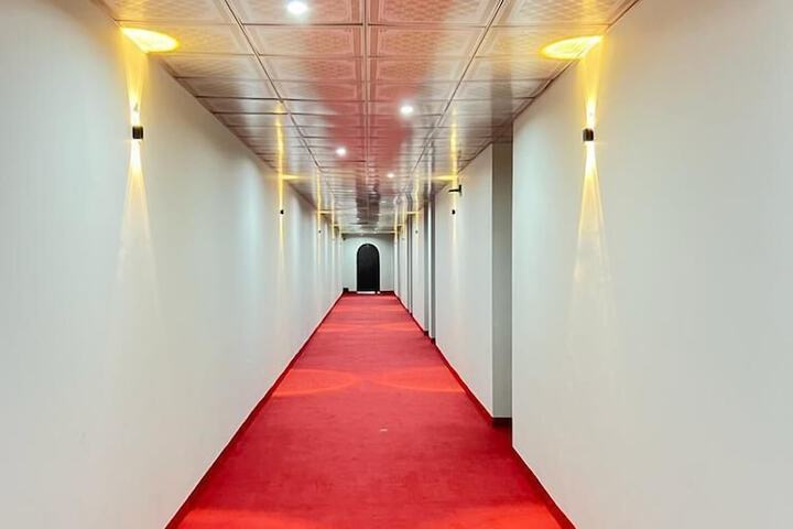 Ballroom/Hall 16 of 16