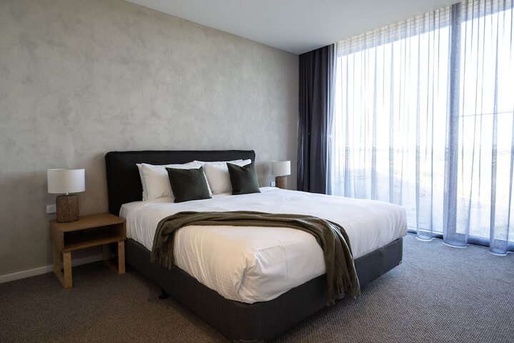 Room 2 of 18