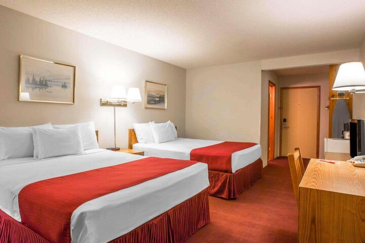 1 Queen Bed (3 of 15)