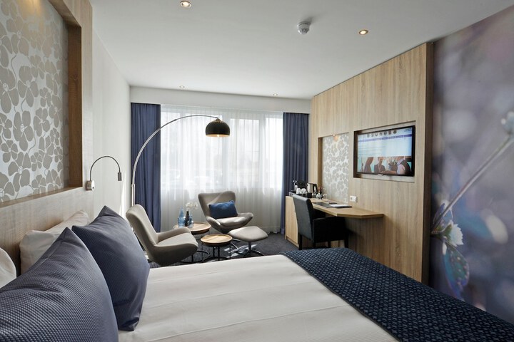 Room 6 of 34