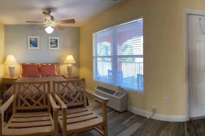 1 King Bed Lake View (5 of 7)